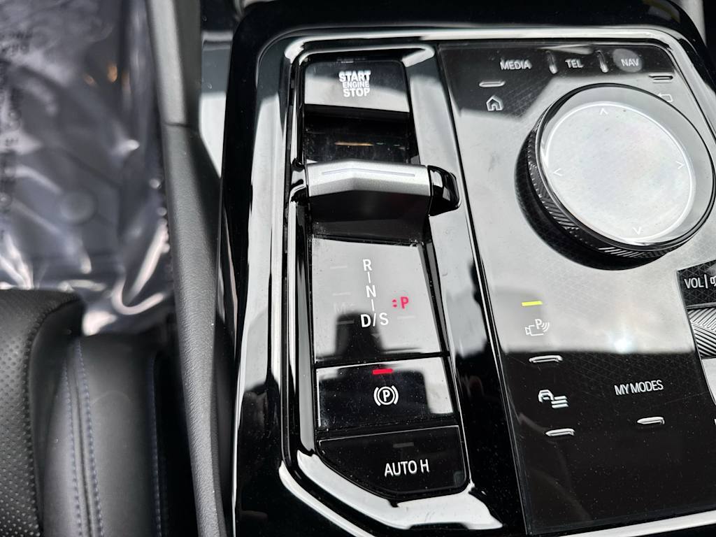 Thumbnail: 2024 BMW 5 Series - 16