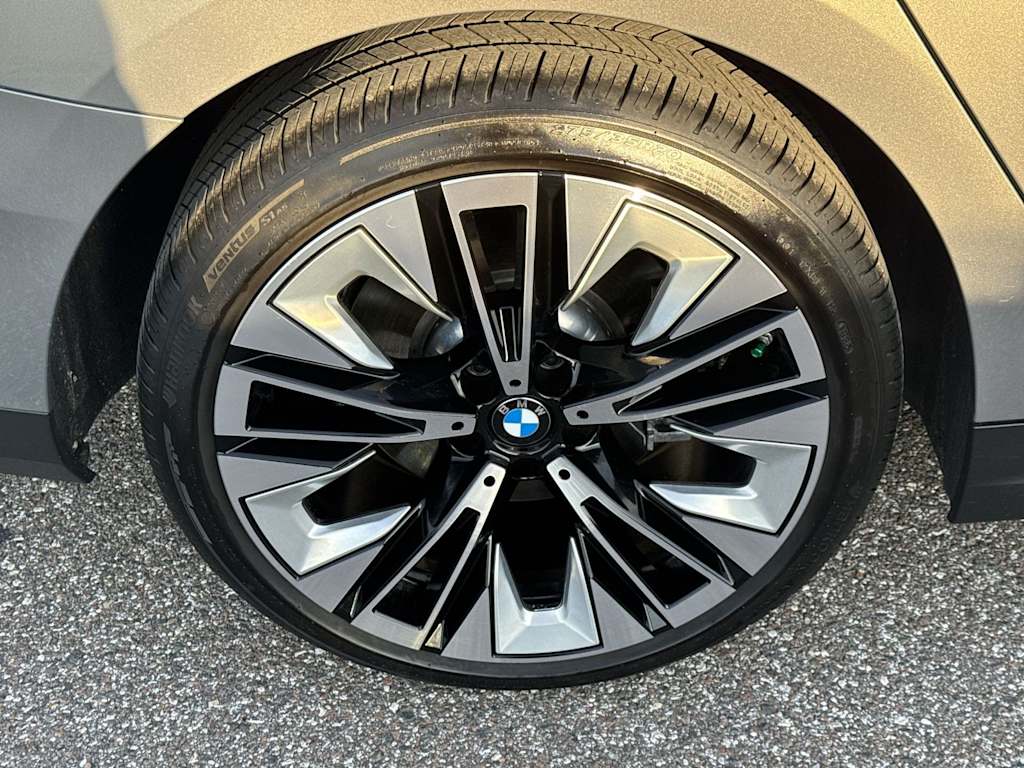 Thumbnail: 2026 BMW 5 Series - 8