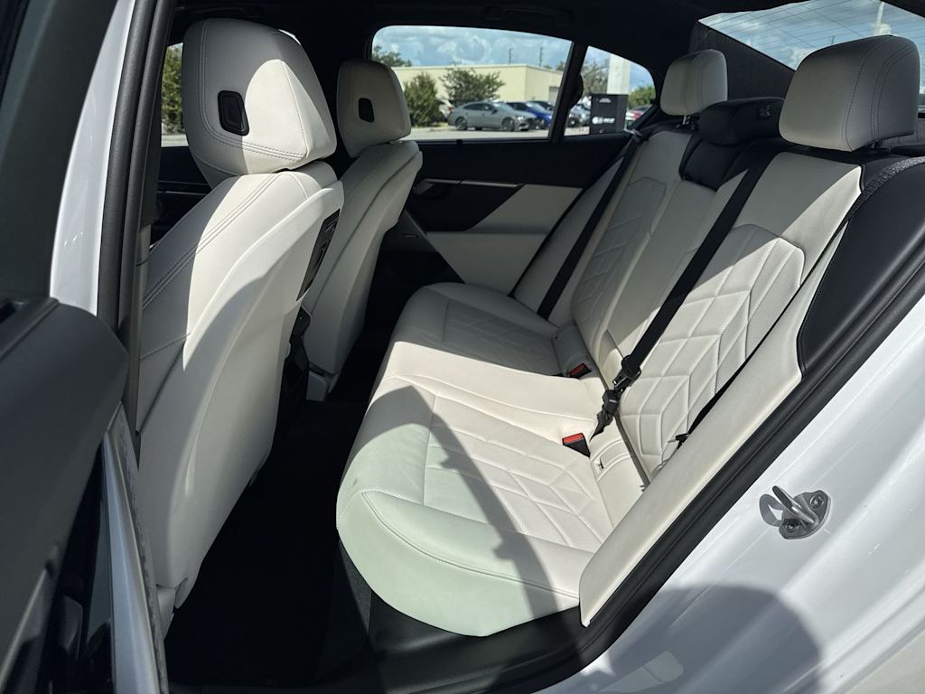 Thumbnail: 2026 BMW 5 Series - 31