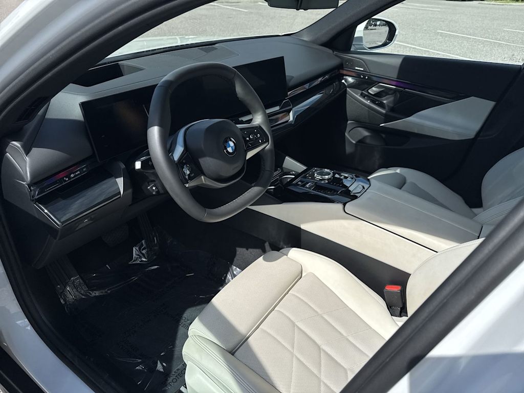 Thumbnail: 2026 BMW 5 Series - 2