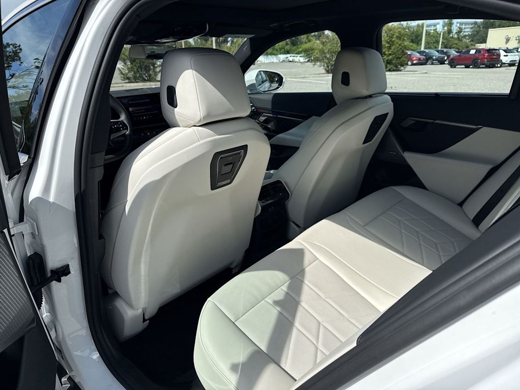 Thumbnail: 2026 BMW 5 Series - 12