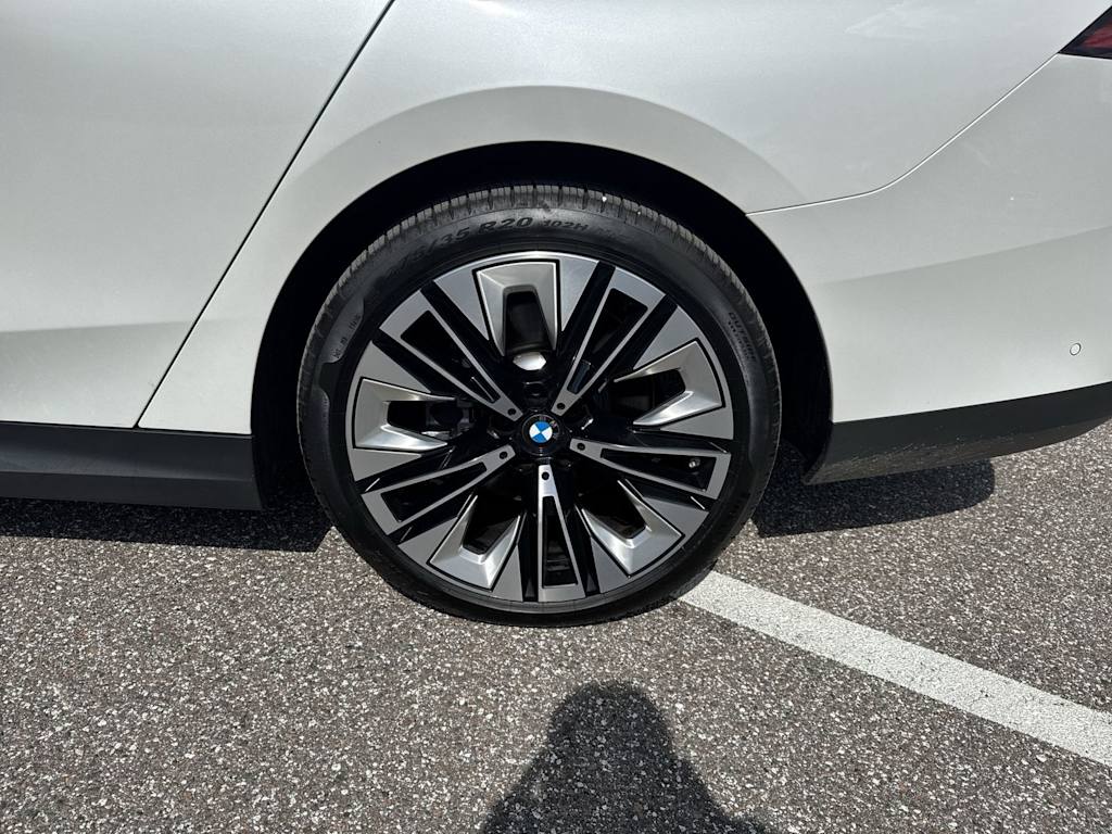 Thumbnail: 2026 BMW 5 Series - 8