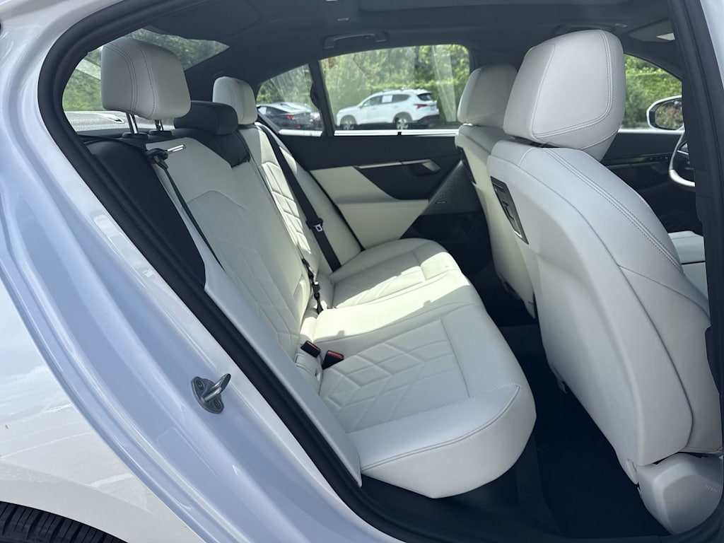 Thumbnail: 2026 BMW 5 Series - 32