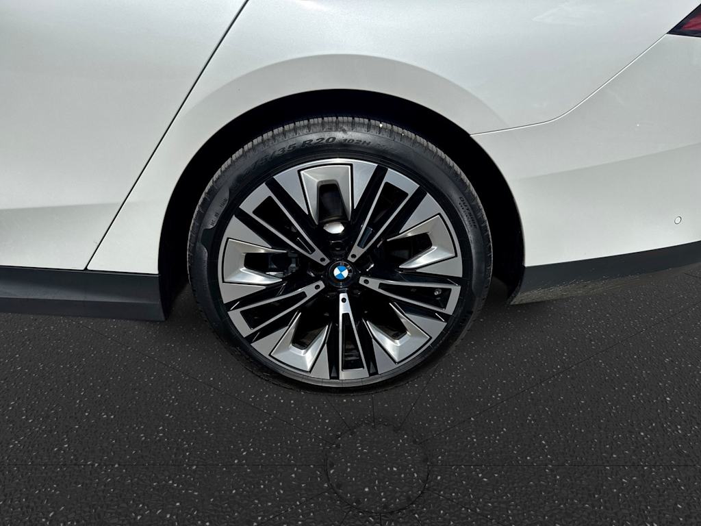 Thumbnail: 2026 BMW 5 Series - 8