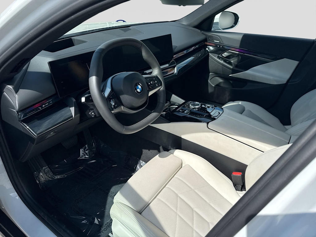 Thumbnail: 2026 BMW 5 Series - 2