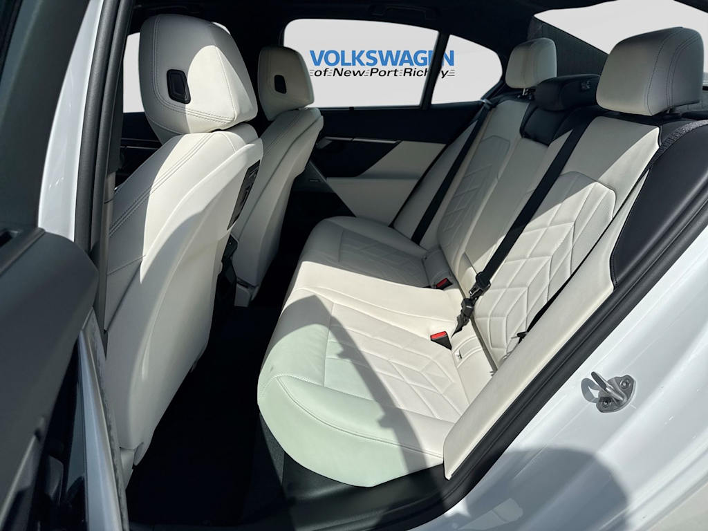 Thumbnail: 2026 BMW 5 Series - 31