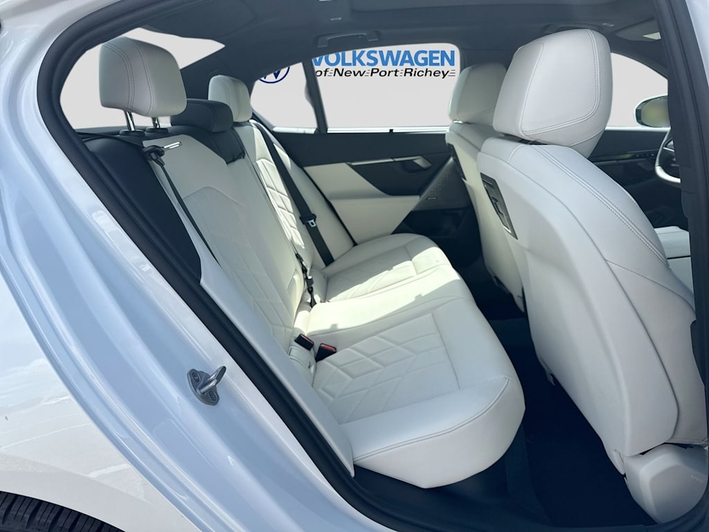 Thumbnail: 2026 BMW 5 Series - 32