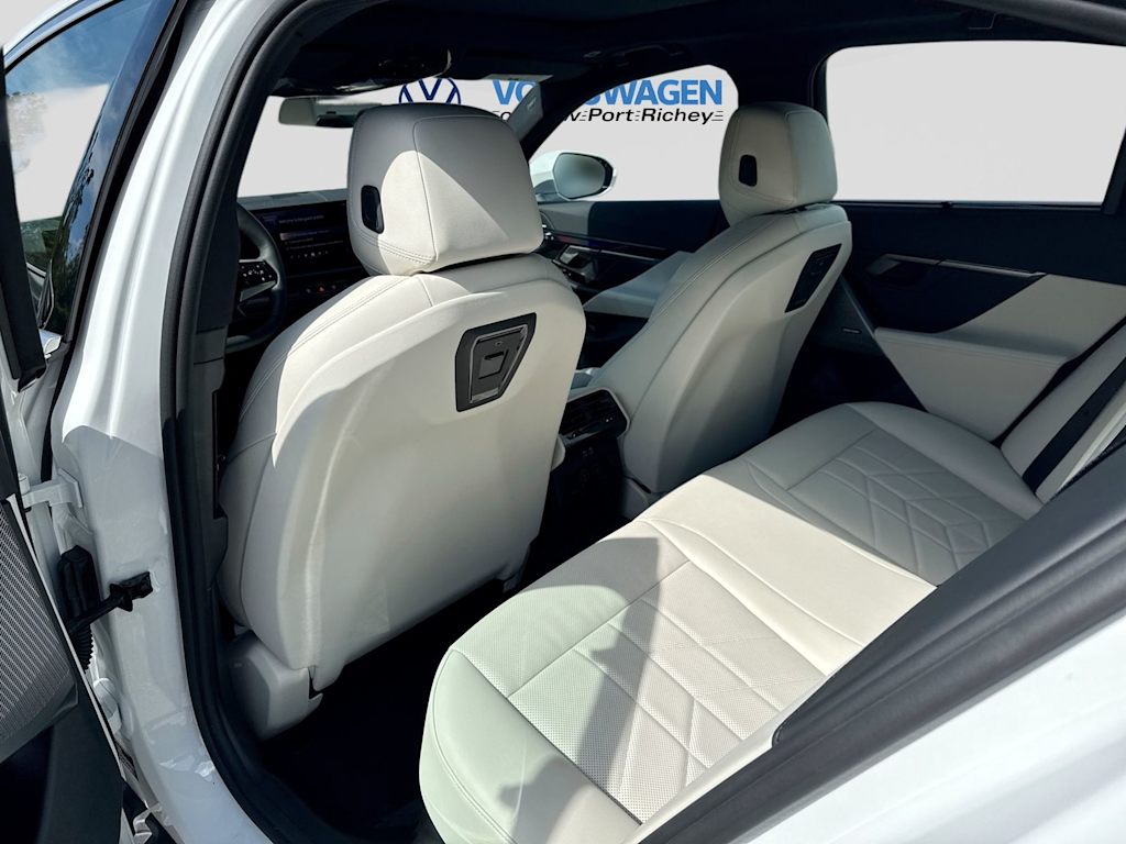 Thumbnail: 2026 BMW 5 Series - 12