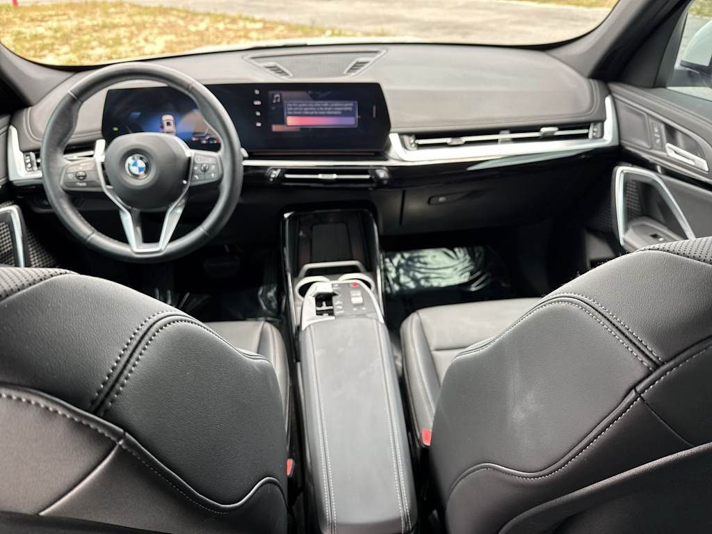 Thumbnail: 2025 BMW X1 - 10