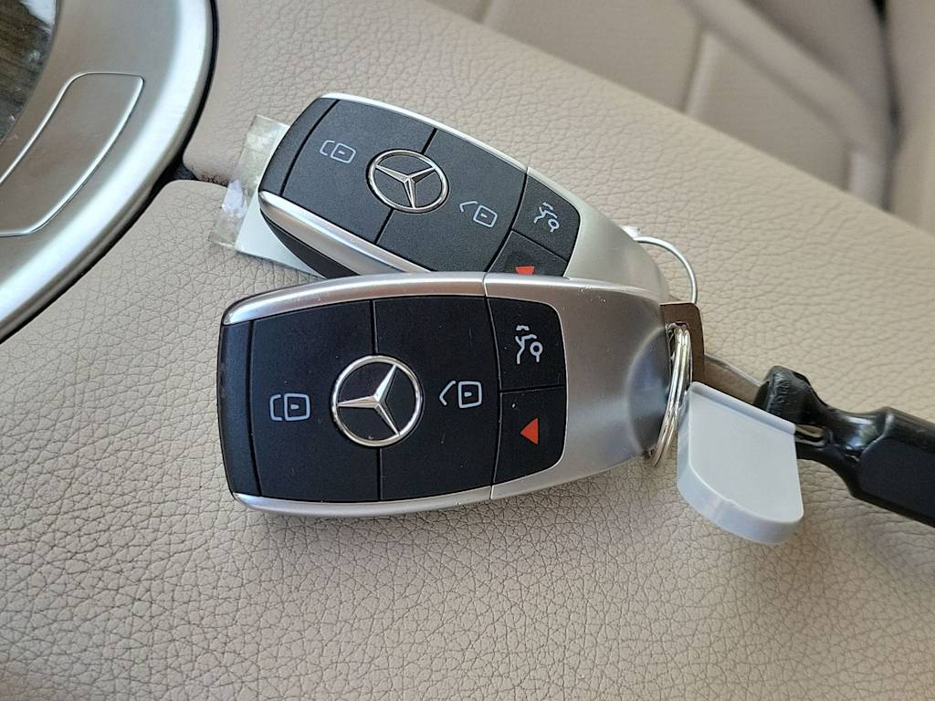 Thumbnail: 2020 Mercedes-Benz GLC - 17