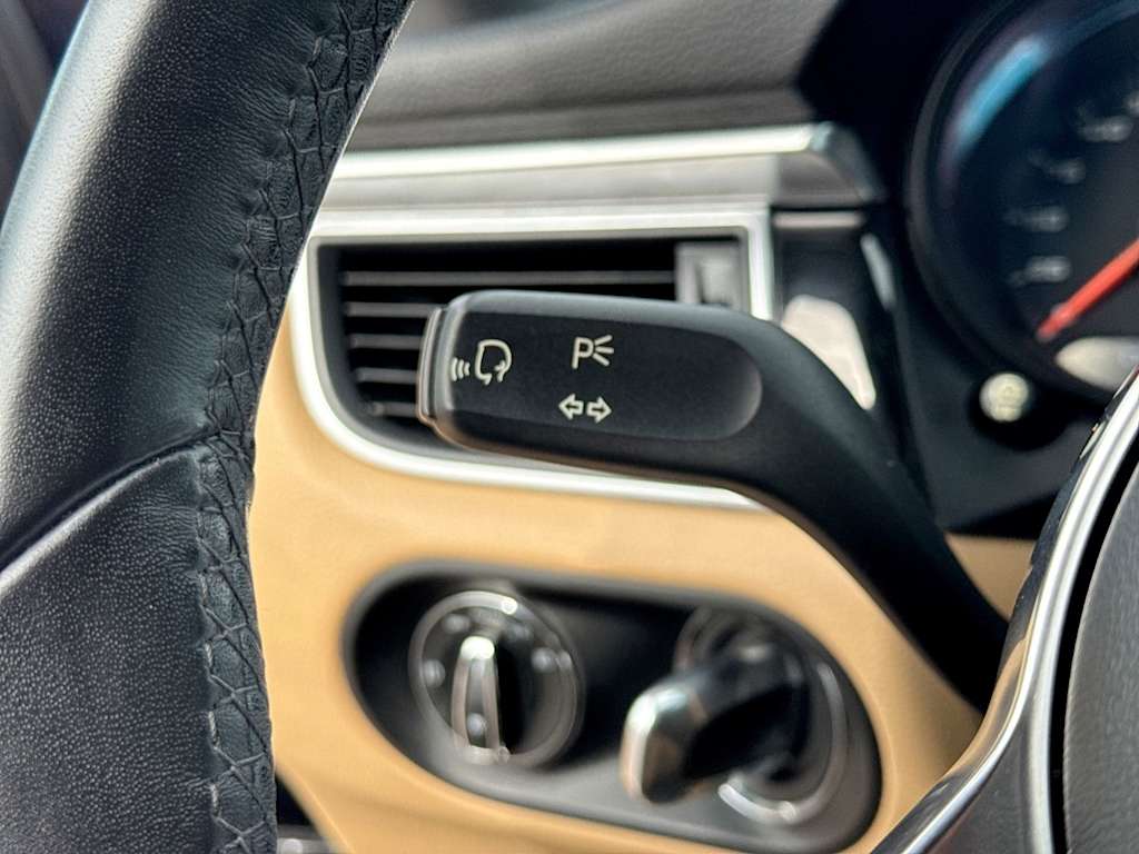 Thumbnail: 2018 Porsche Macan - 38