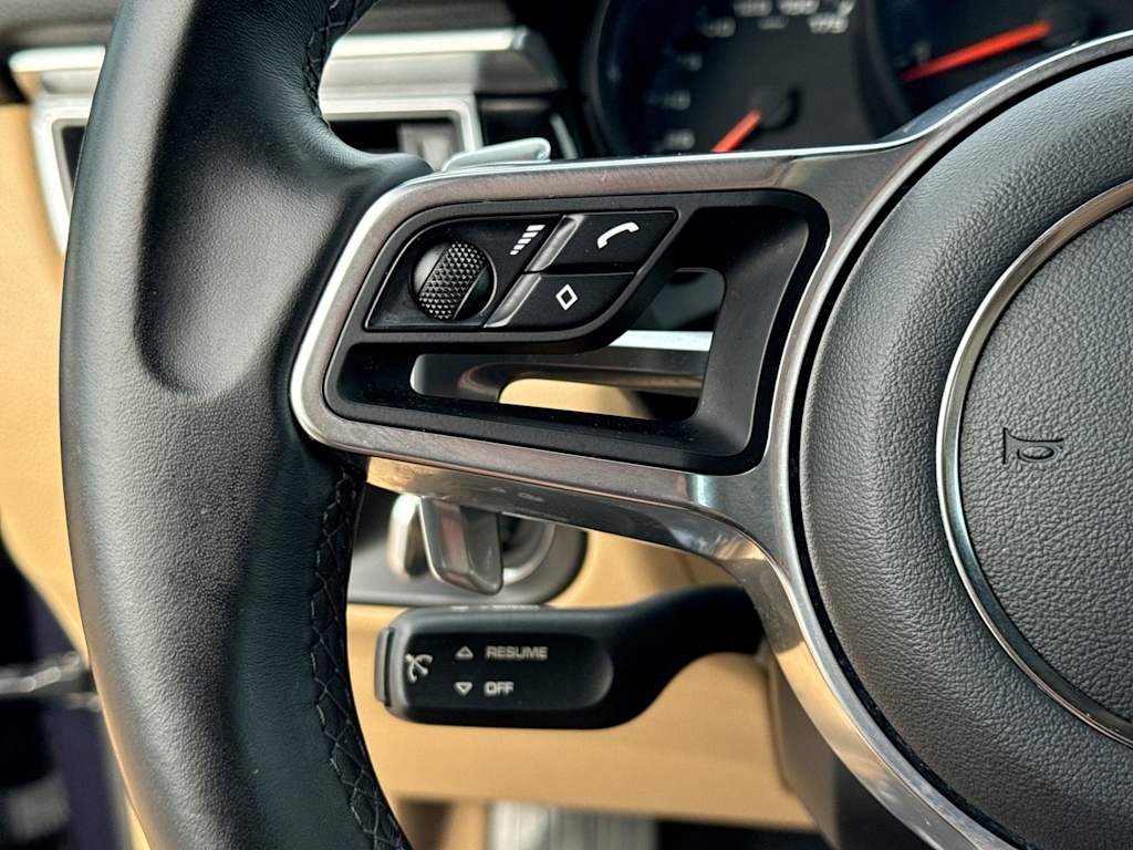 Thumbnail: 2018 Porsche Macan - 36