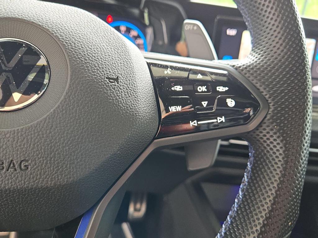 Thumbnail: 2022 Volkswagen Golf - 32