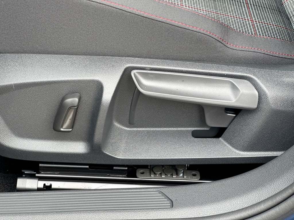 Thumbnail: 2026 Volkswagen Golf - 32