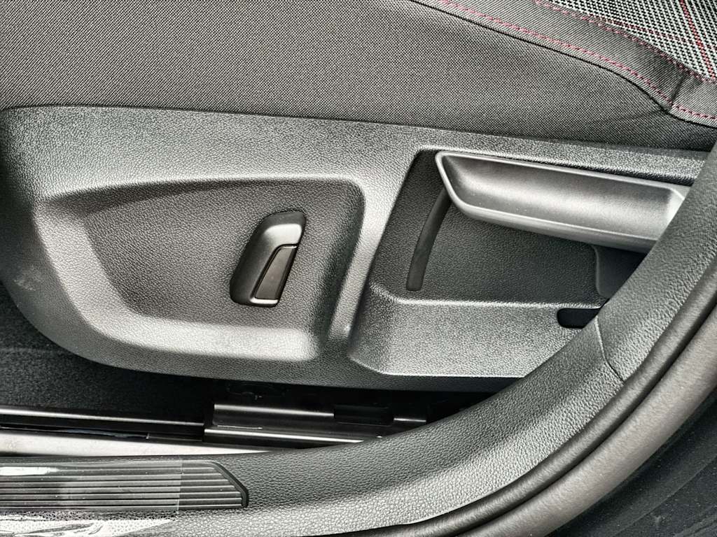 Thumbnail: 2026 Volkswagen Golf - 31