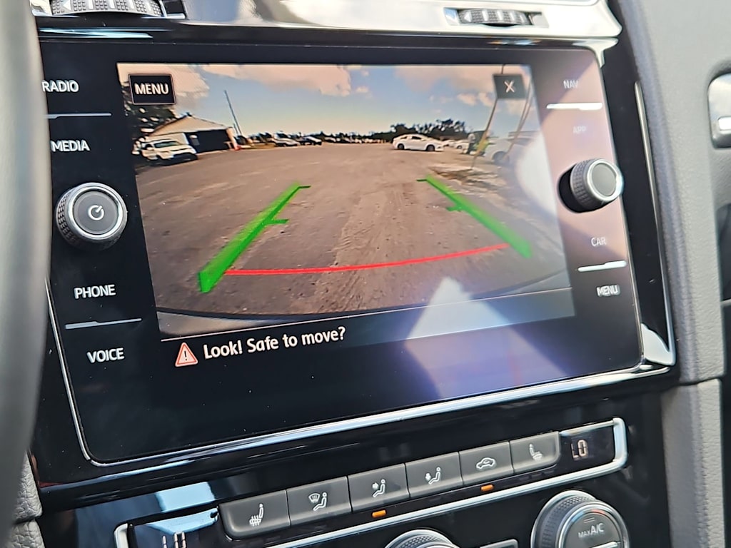 Thumbnail: 2018 Volkswagen Golf - 32