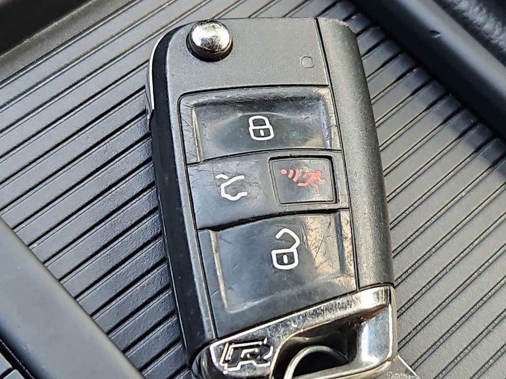 Thumbnail: 2018 Volkswagen Golf - 17