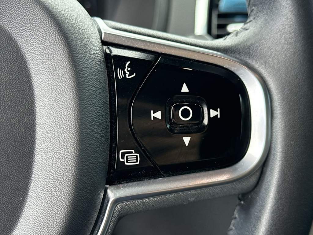Thumbnail: 2020 Volvo XC90 - 35