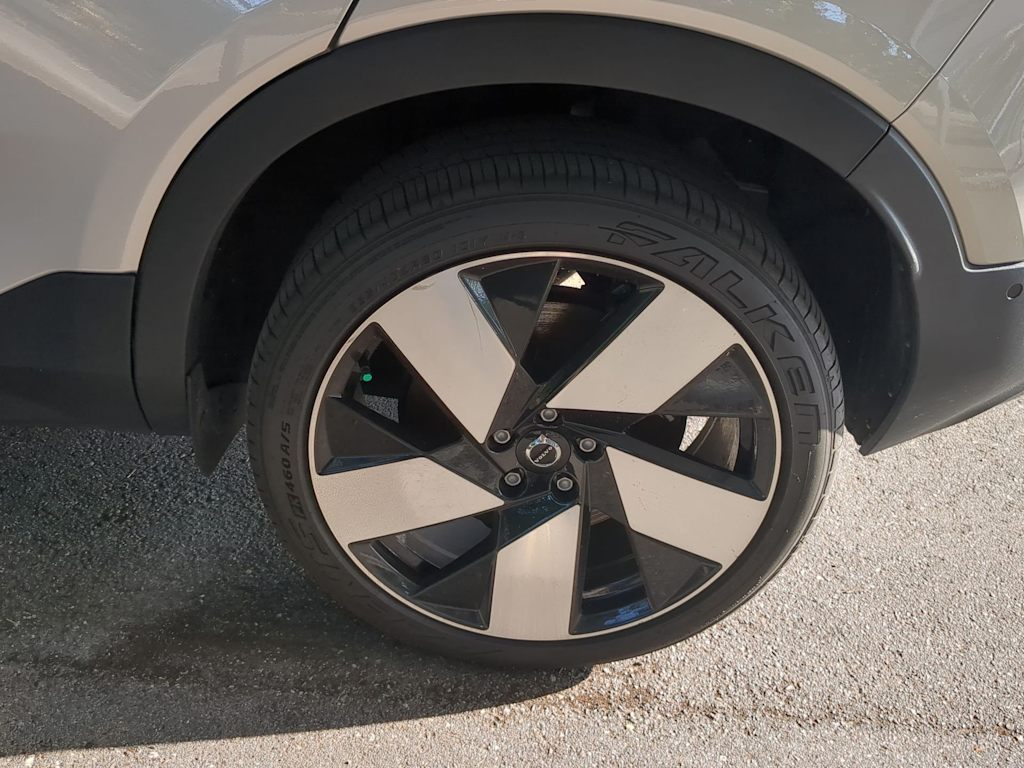Thumbnail: 2023 Volvo C40 - 8