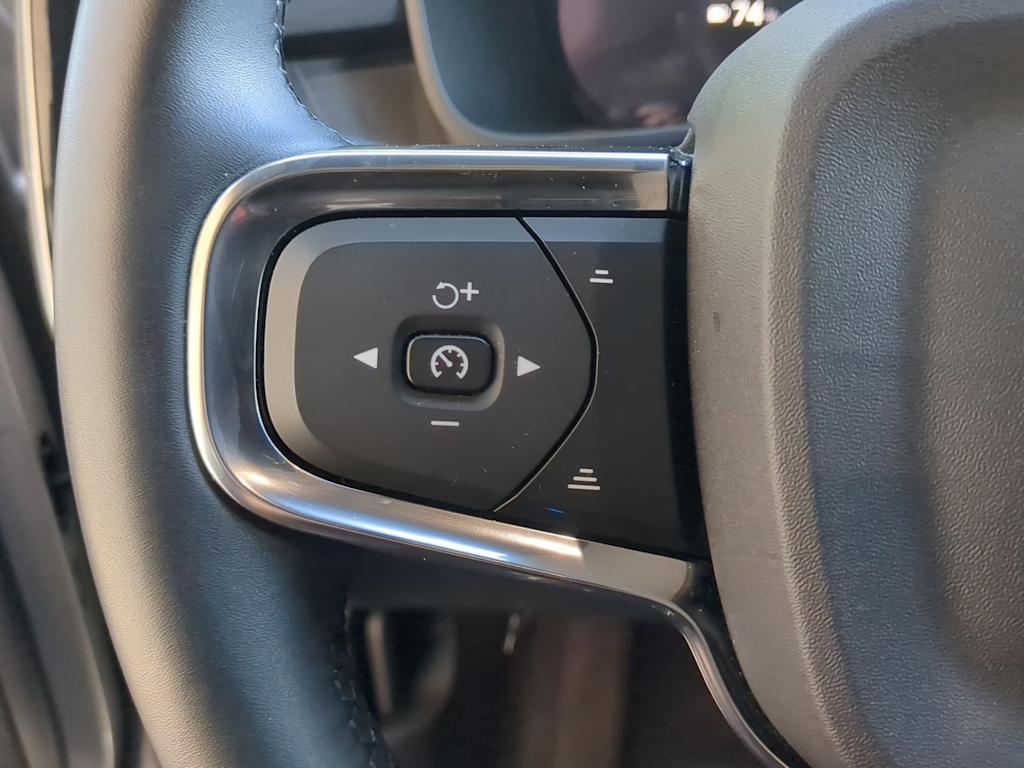 Thumbnail: 2023 Volvo C40 - 28