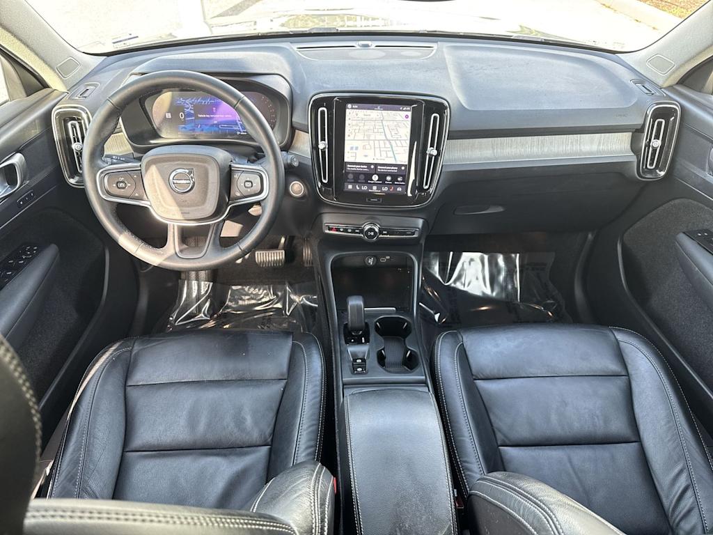 Thumbnail: 2023 Volvo XC40 - 2