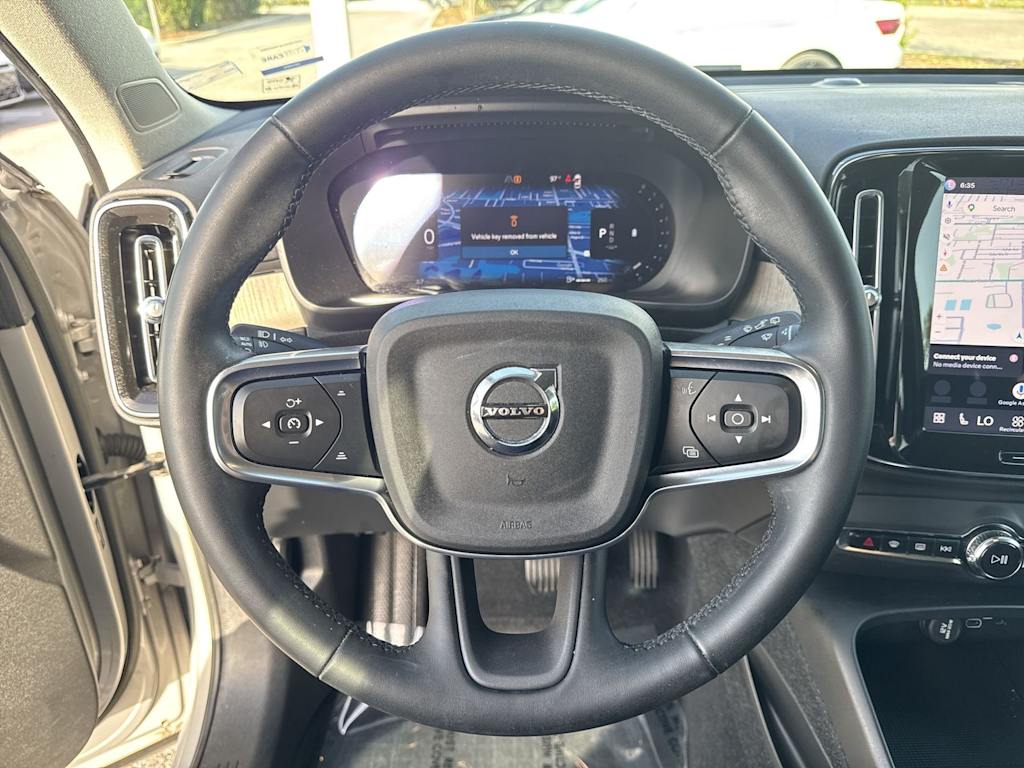 Thumbnail: 2023 Volvo XC40 - 10
