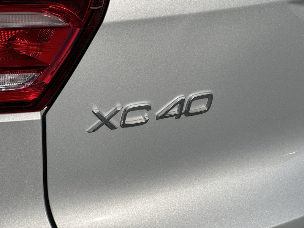 Thumbnail: 2023 Volvo XC40 - 7