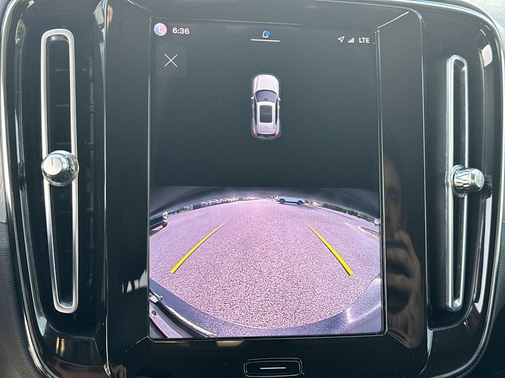 Thumbnail: 2023 Volvo XC40 - 39