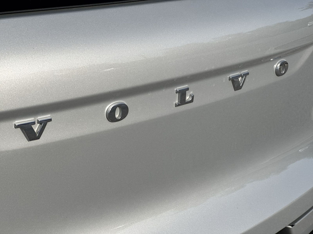 Thumbnail: 2023 Volvo XC40 - 30