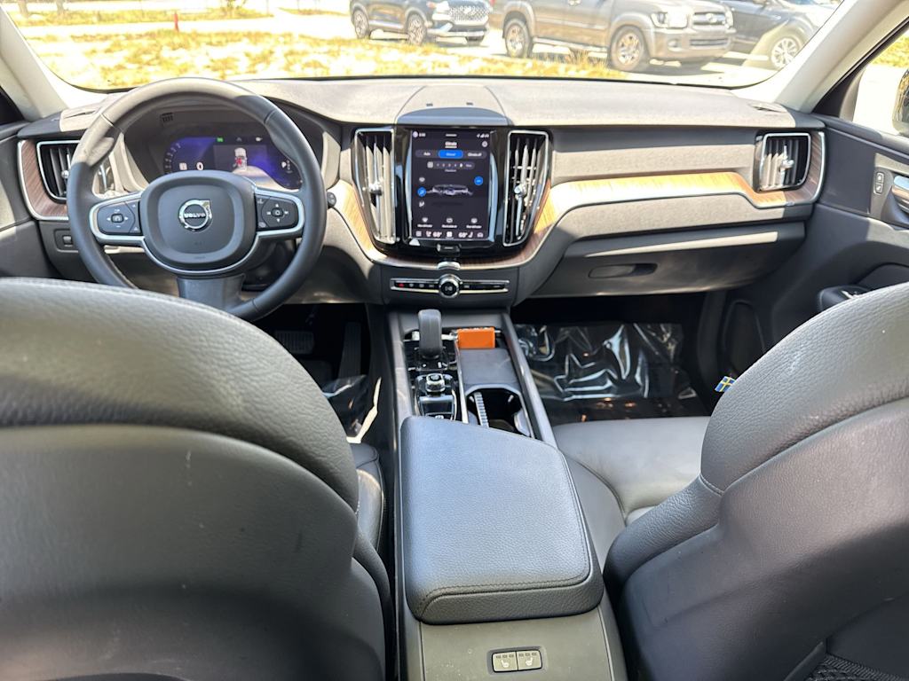 Thumbnail: 2022 Volvo XC60 - 14