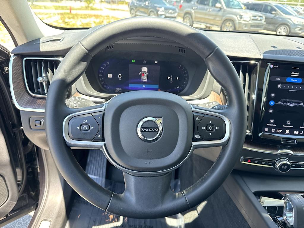 Thumbnail: 2022 Volvo XC60 - 15