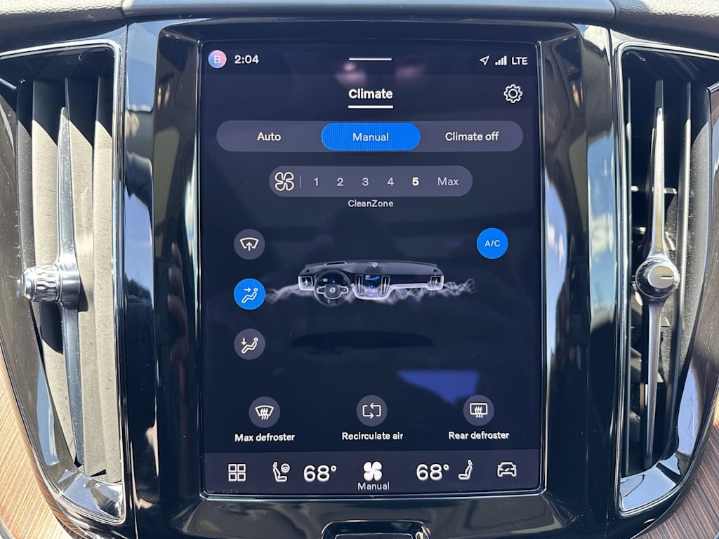 Thumbnail: 2022 Volvo XC60 - 16