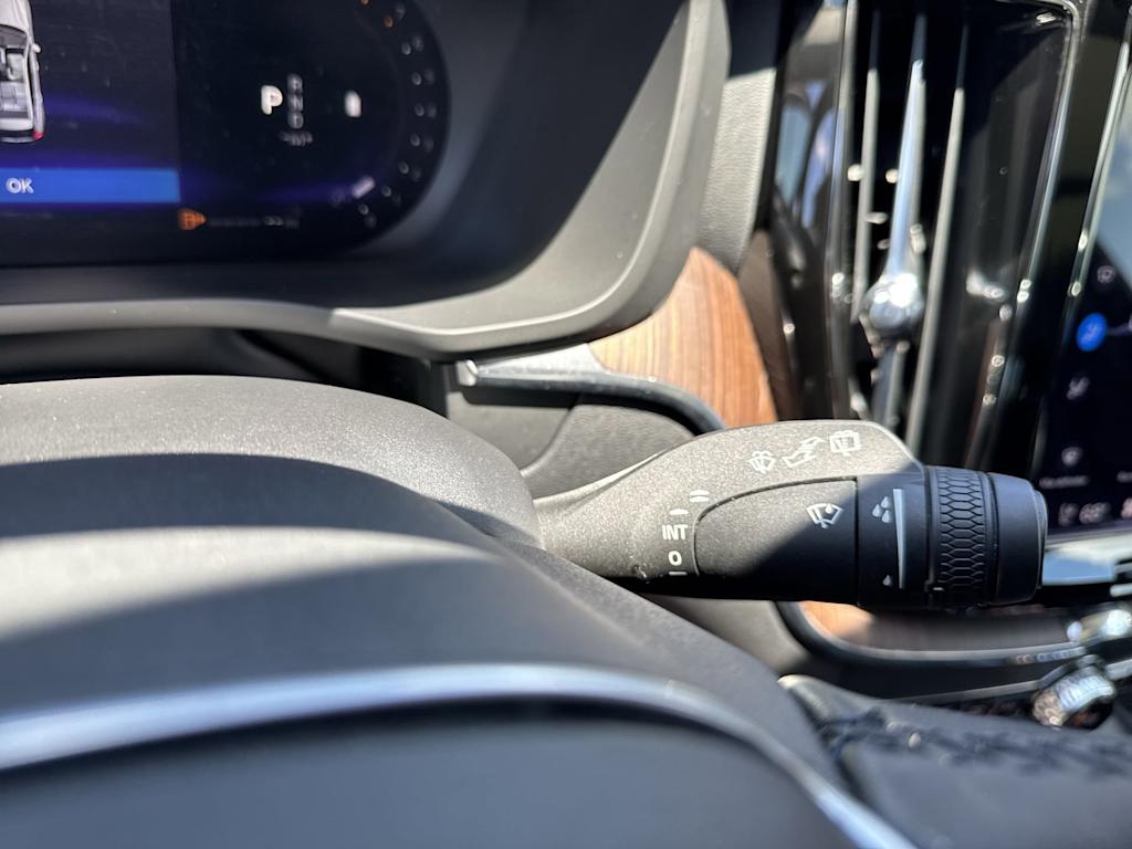 Thumbnail: 2022 Volvo XC60 - 36