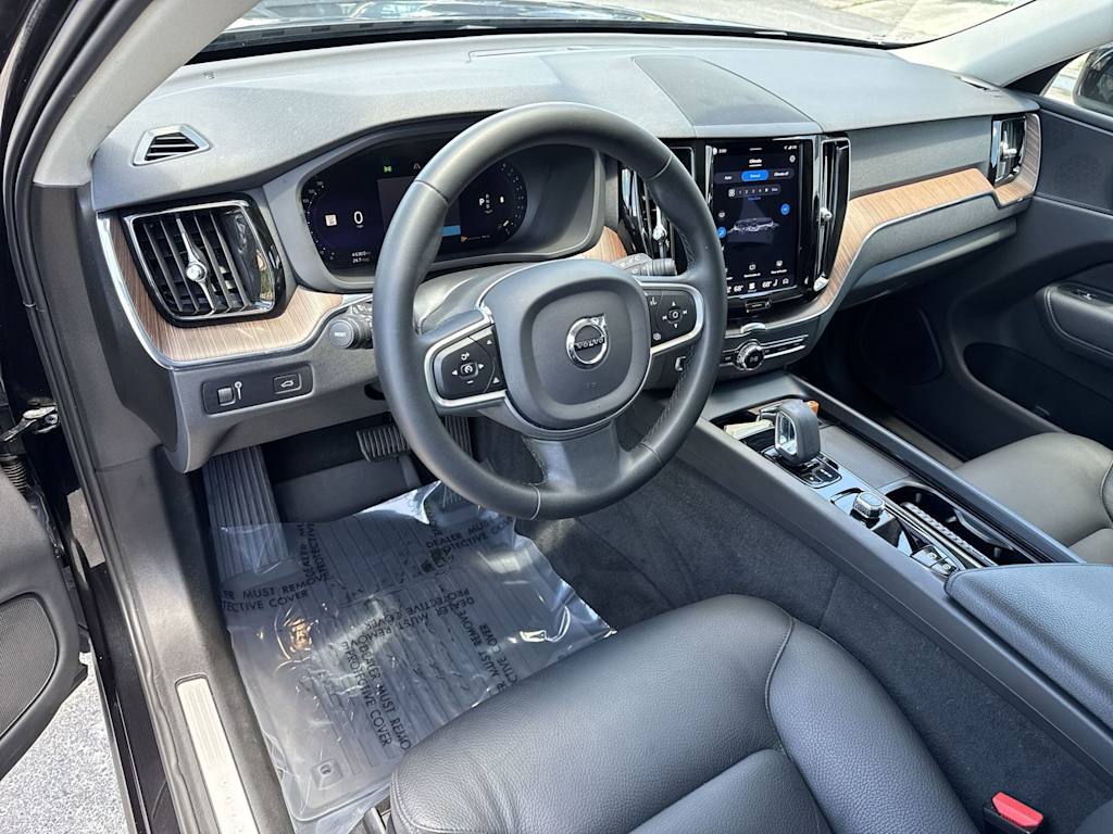 Thumbnail: 2022 Volvo XC60 - 10