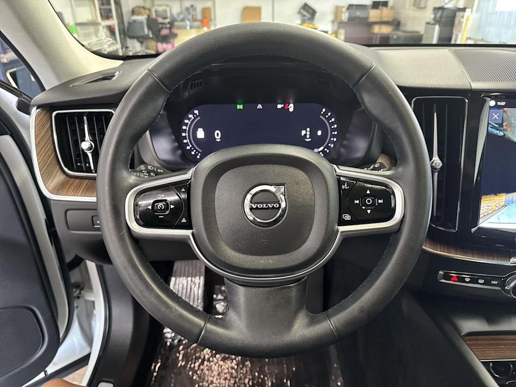 Thumbnail: 2023 Volvo XC60 - 14