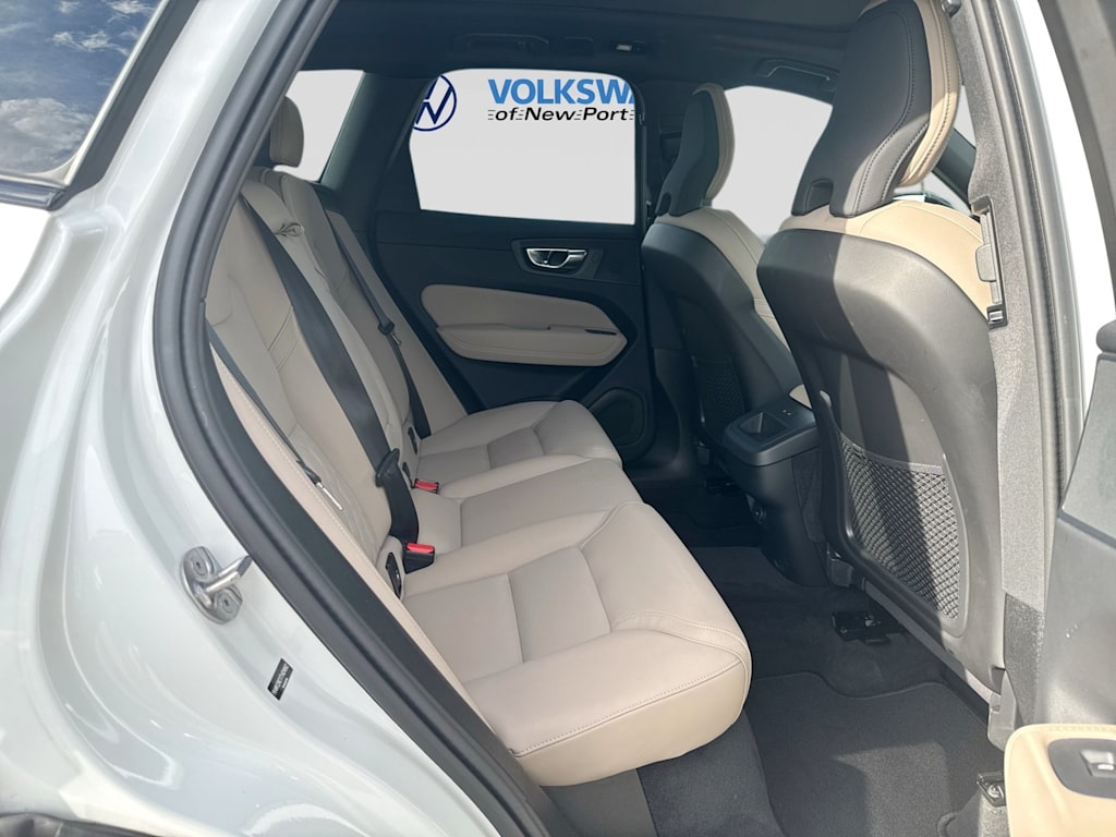 Thumbnail: 2026 Volvo XC60 - 32