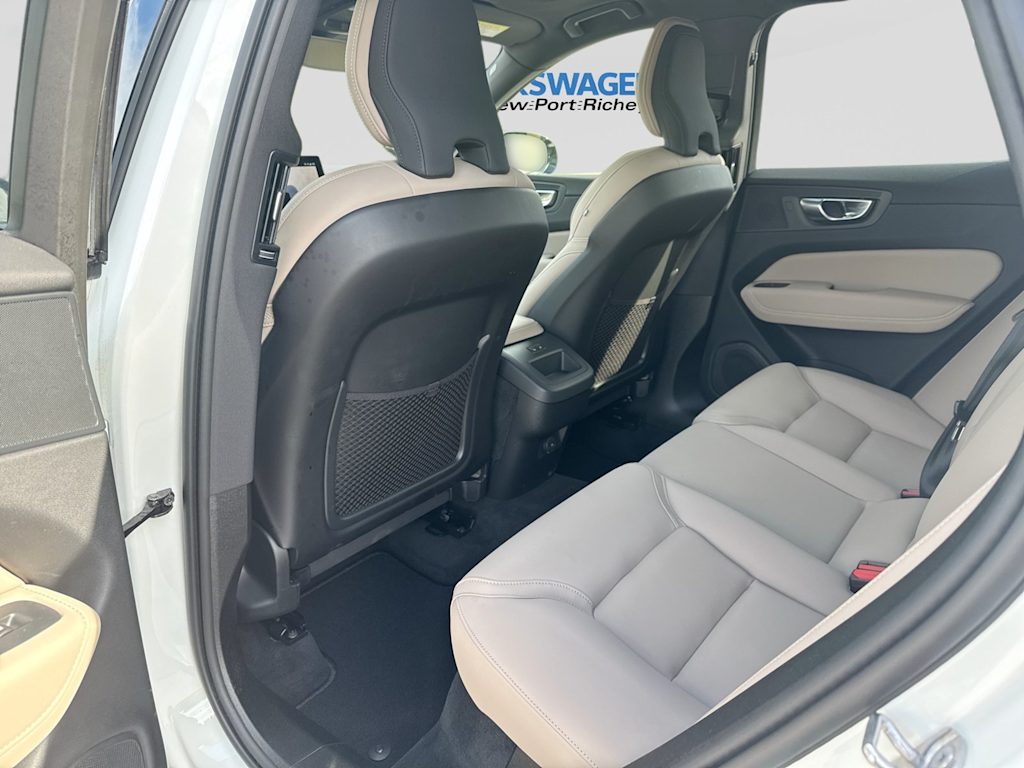 Thumbnail: 2026 Volvo XC60 - 12