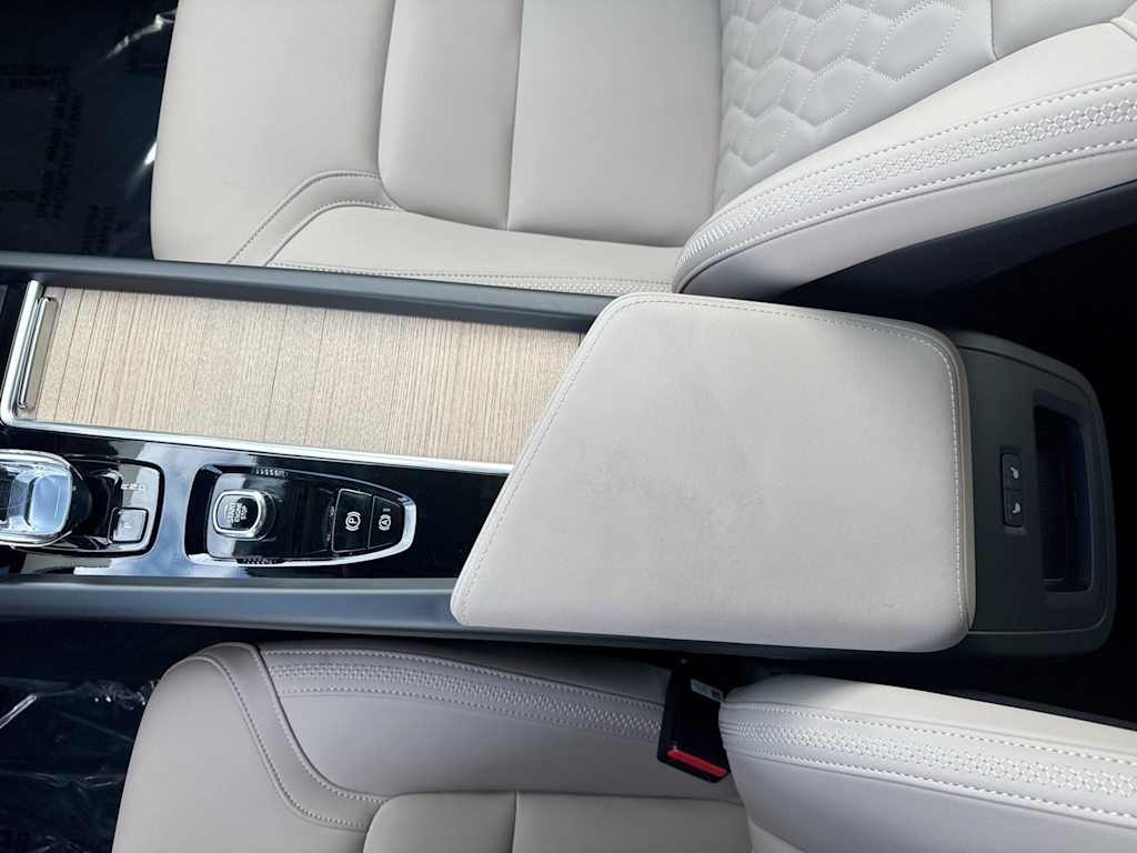 Thumbnail: 2026 Volvo XC60 - 38
