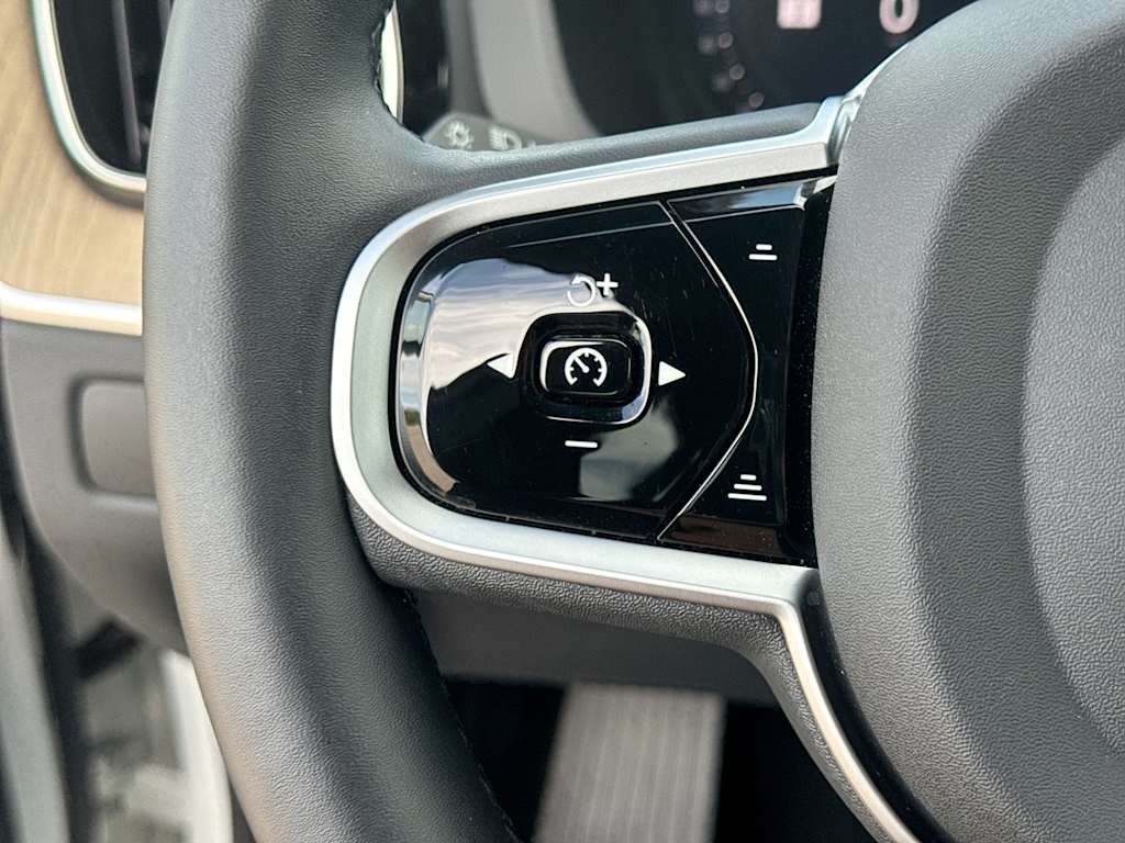Thumbnail: 2026 Volvo XC60 - 34