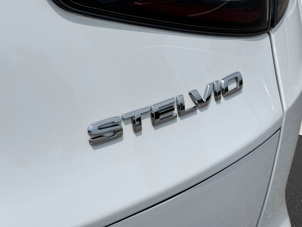 Thumbnail: 2024 Alfa Romeo Stelvio - 7