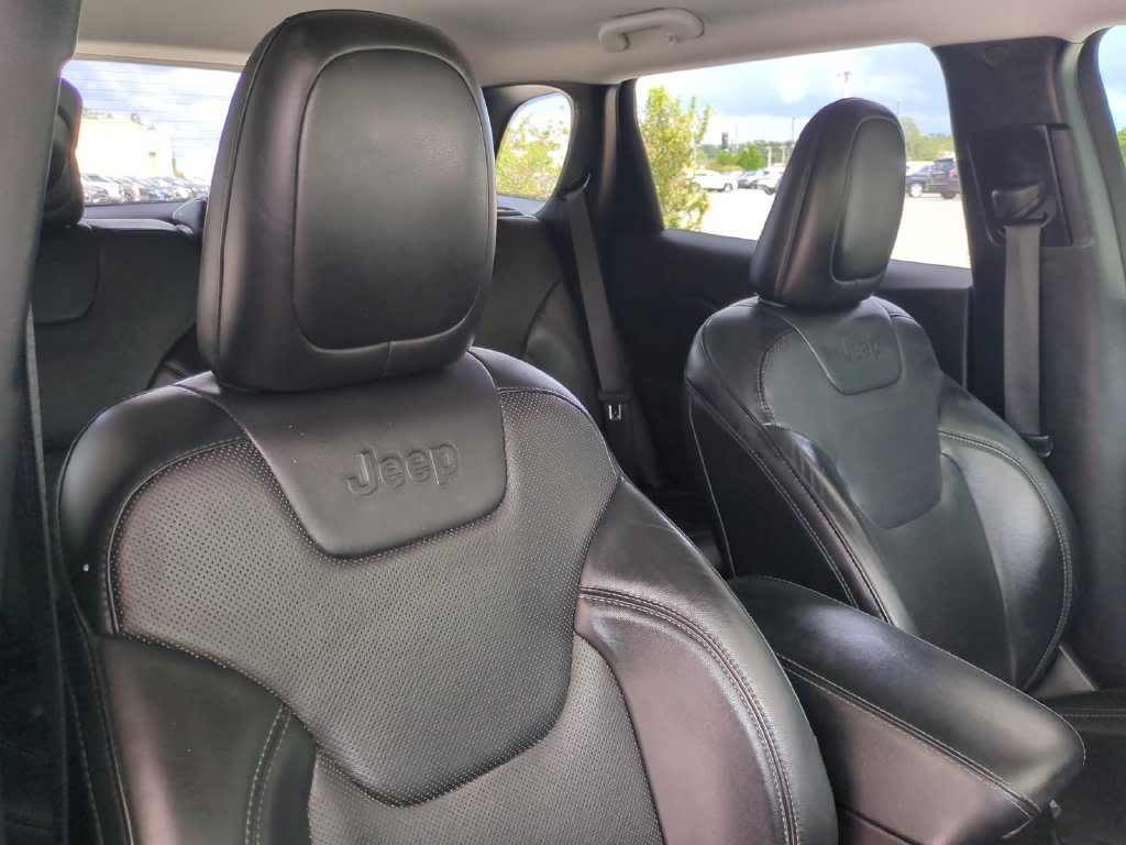 Thumbnail: 2019 Jeep Cherokee - 11