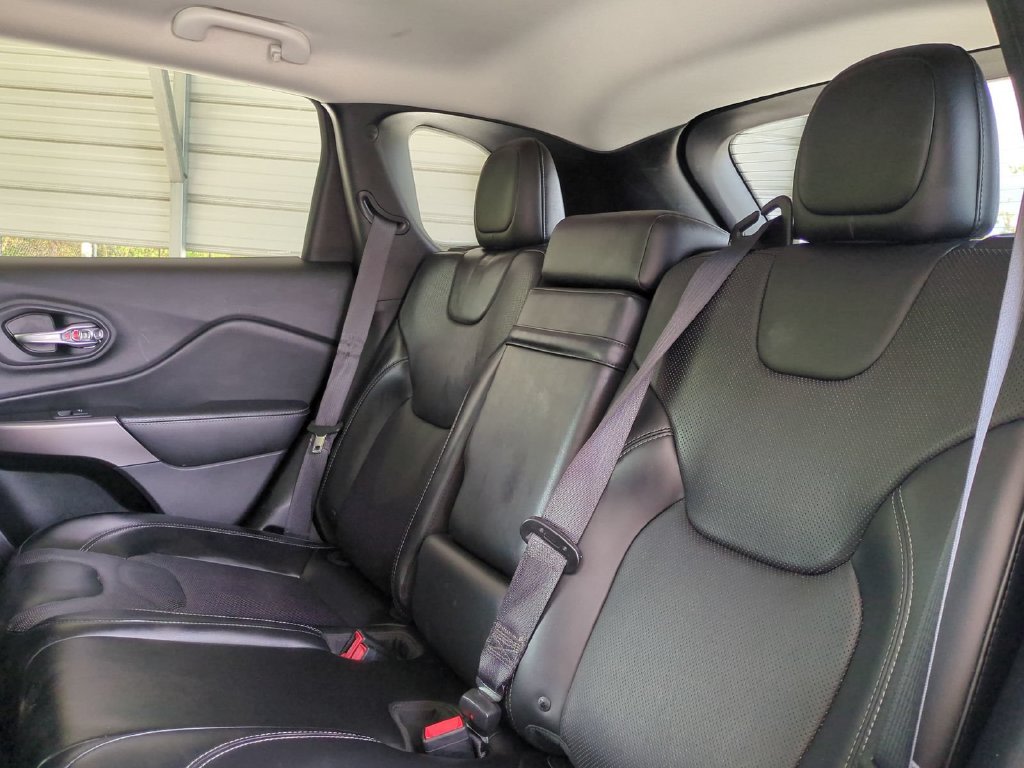 Thumbnail: 2019 Jeep Cherokee - 22