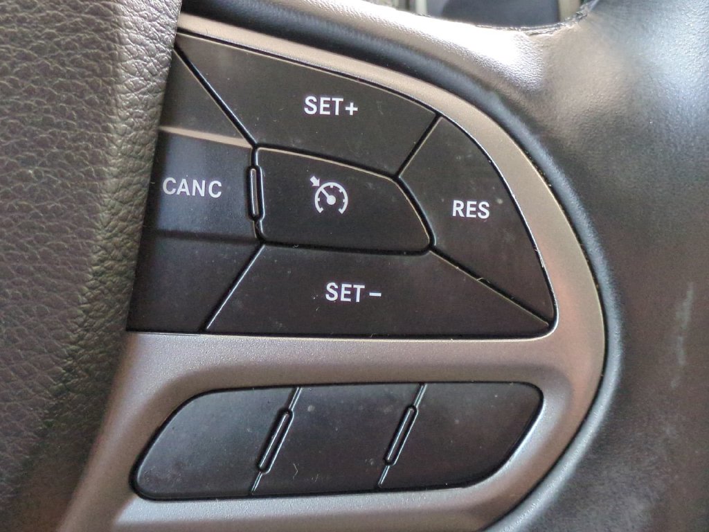 Thumbnail: 2019 Jeep Cherokee - 30