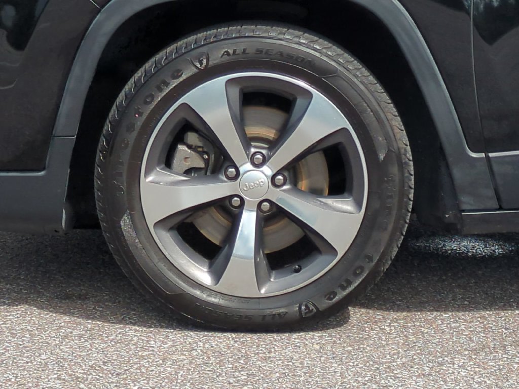 Thumbnail: 2019 Jeep Cherokee - 8