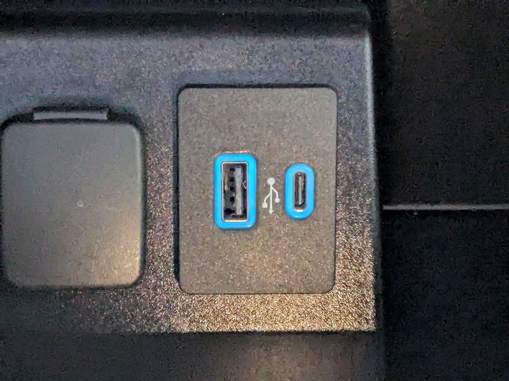 Thumbnail: 2023 Ford Explorer - 31