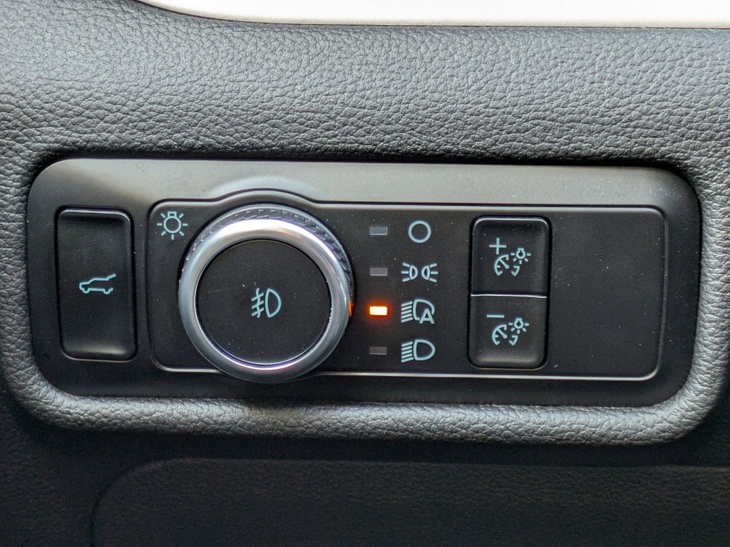 Thumbnail: 2023 Ford Explorer - 38