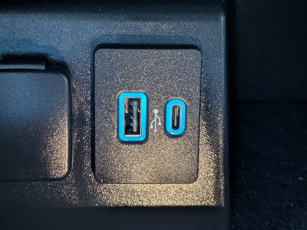 Thumbnail: 2022 Ford Explorer - 33