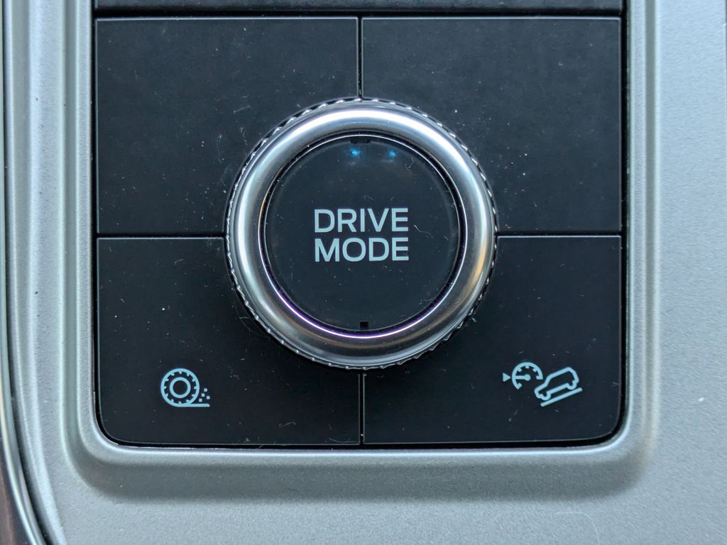 Thumbnail: 2022 Ford Explorer - 36