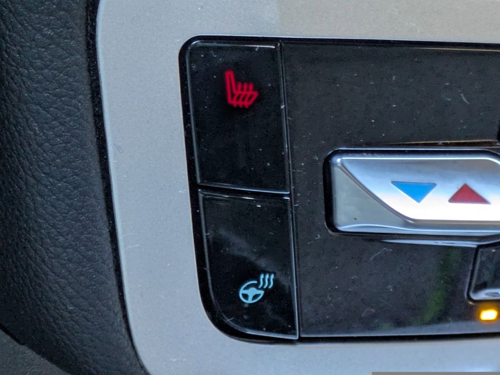 Thumbnail: 2022 Ford Explorer - 32