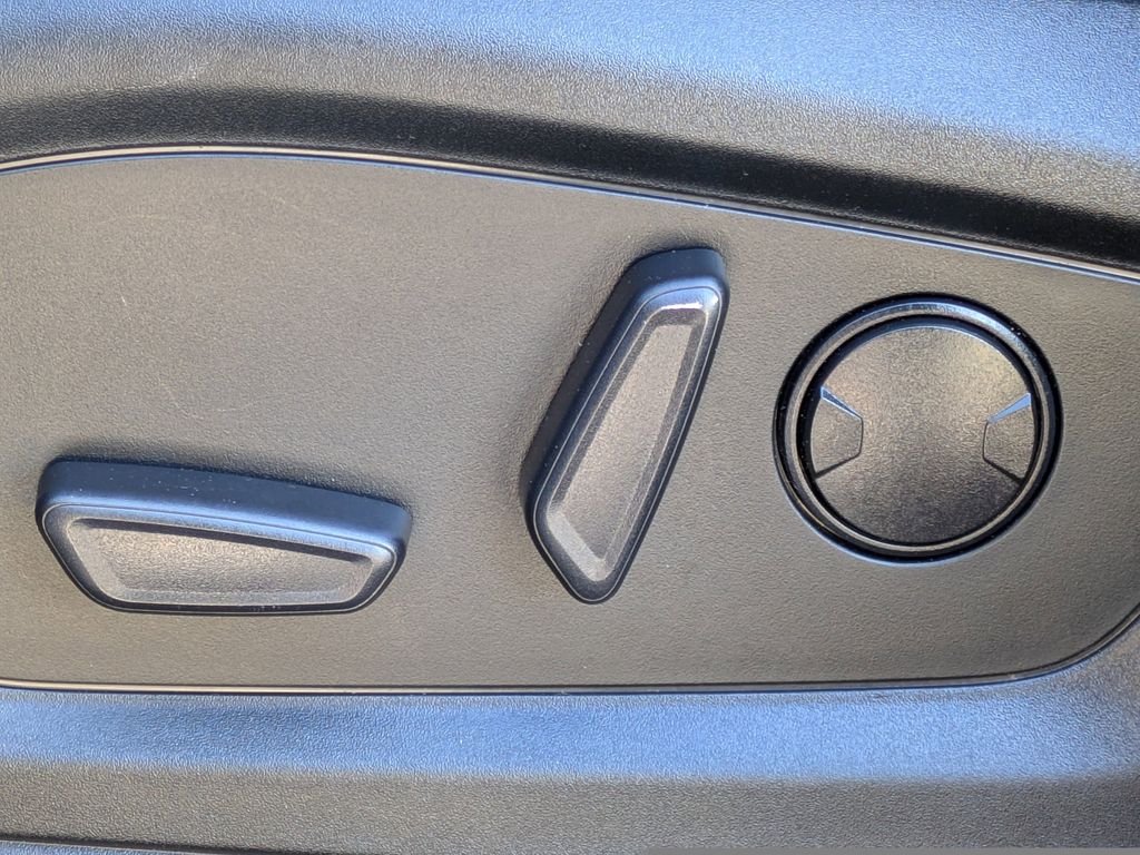 Thumbnail: 2022 Ford Explorer - 29